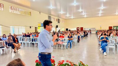 Imagem da notícia Prefeito confirma reajuste de 5,4% e garante piso nacional aos professores de Costa Rica